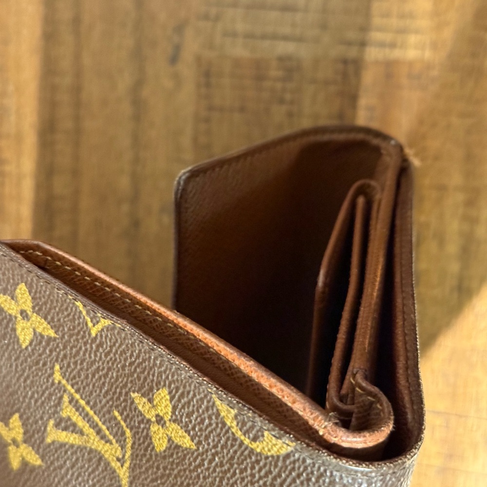EUC Authentic Louis Vuitton Brown and Gold Monogram Wallet - Picture 11 of 17